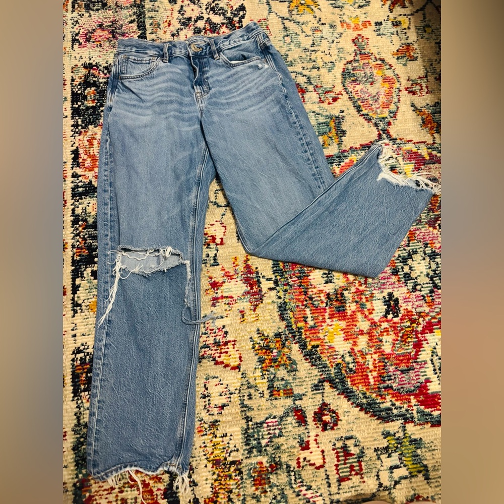 American Eagle Outfitters Light Blue Distressed Mom jean.
